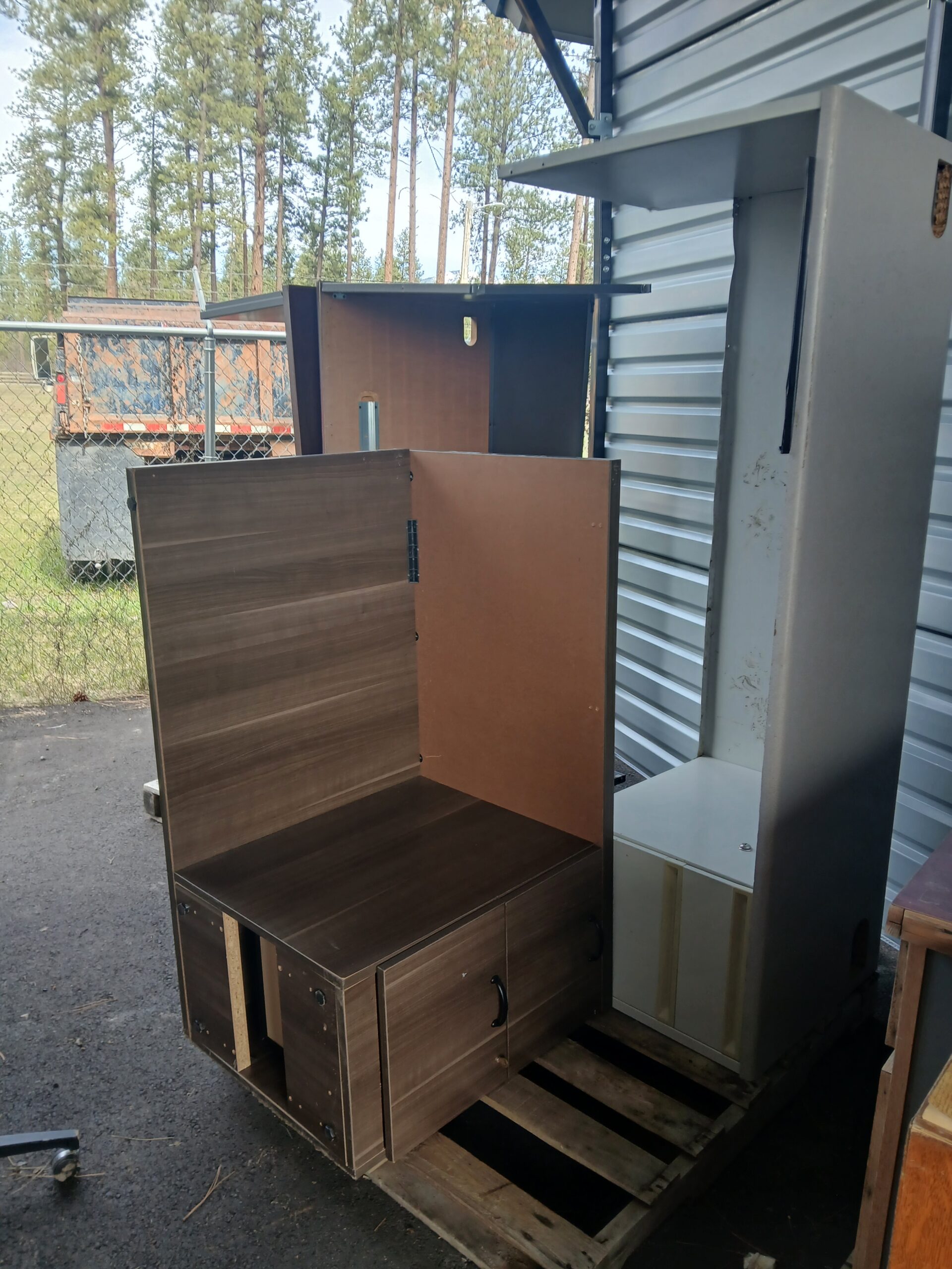 DESK 4
