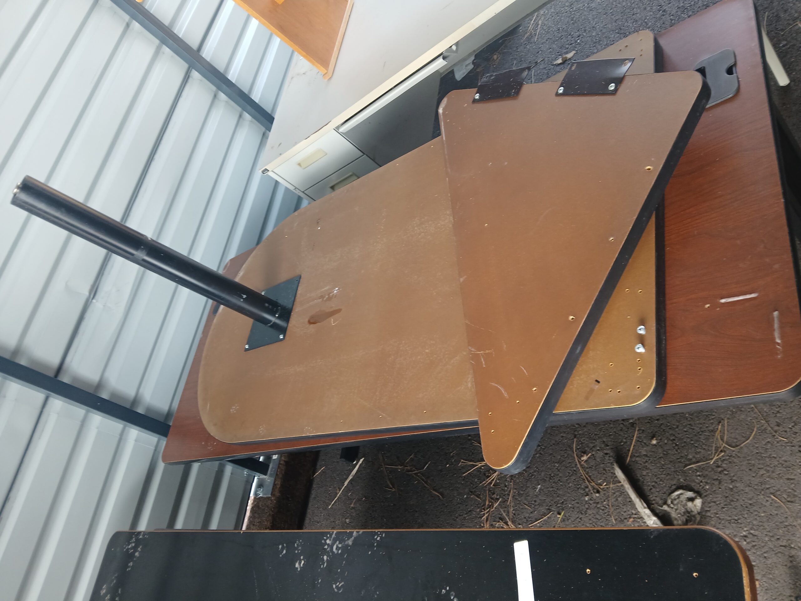 DESK 9