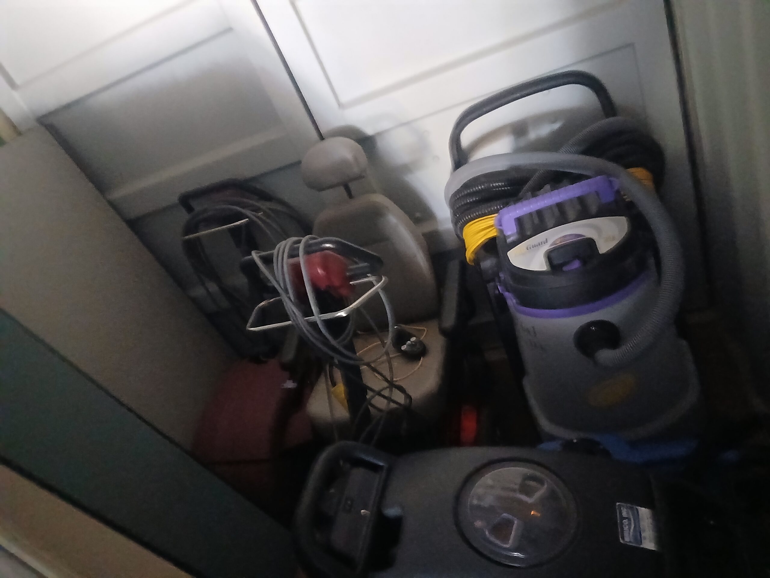 FLOOR CLEANING MACHINES