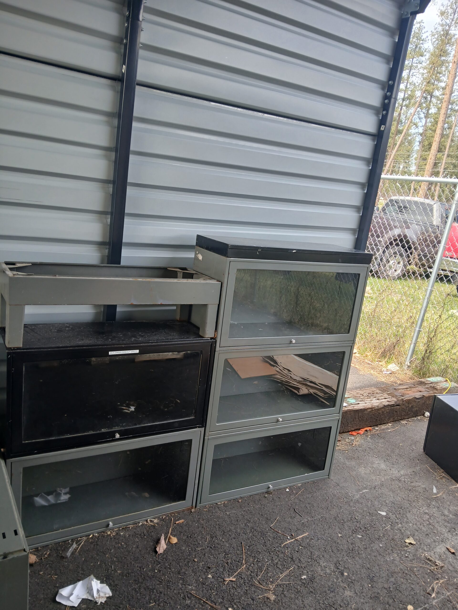 METAL DISPLAY CASE