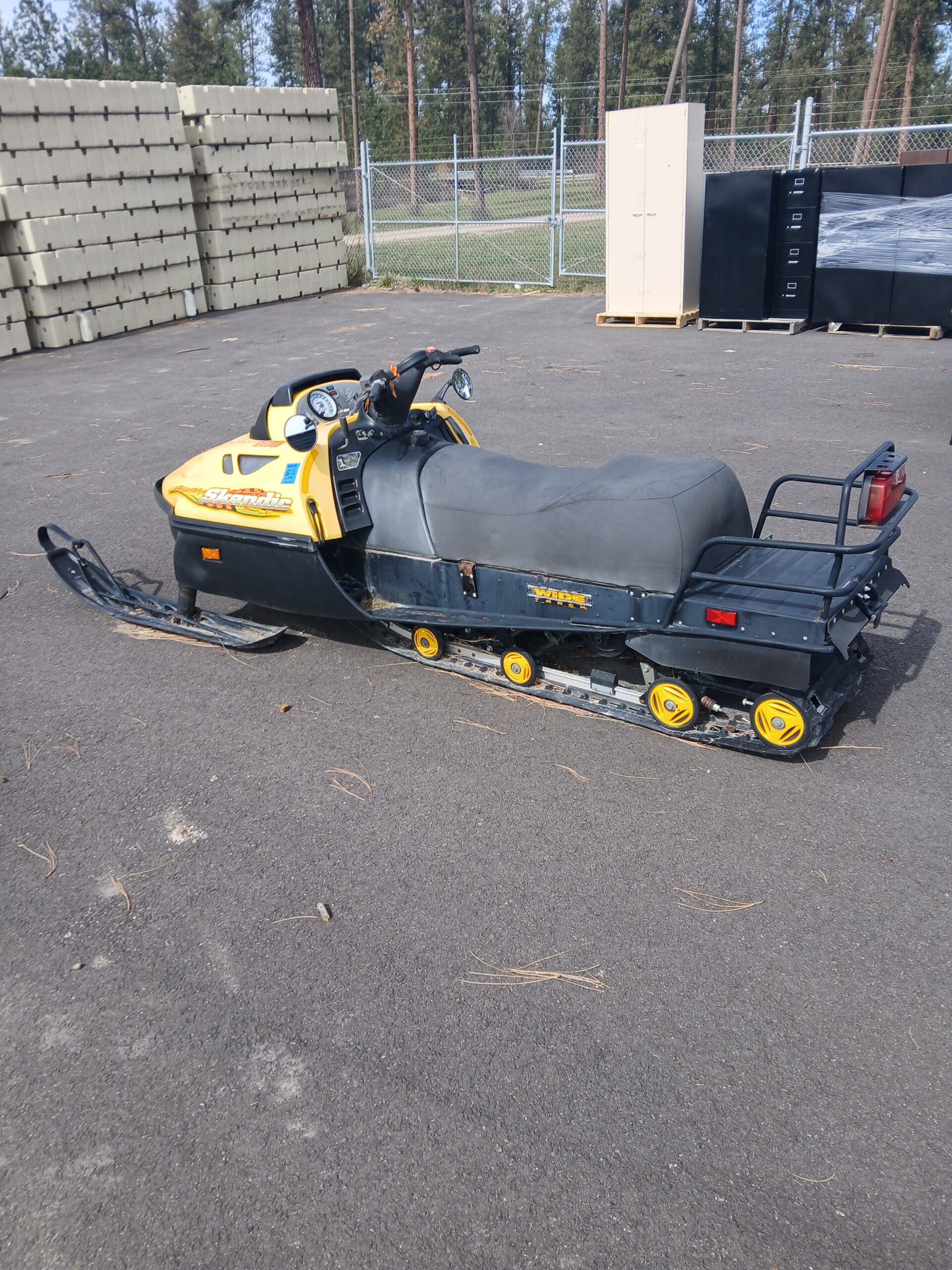 SNOW MOBILE